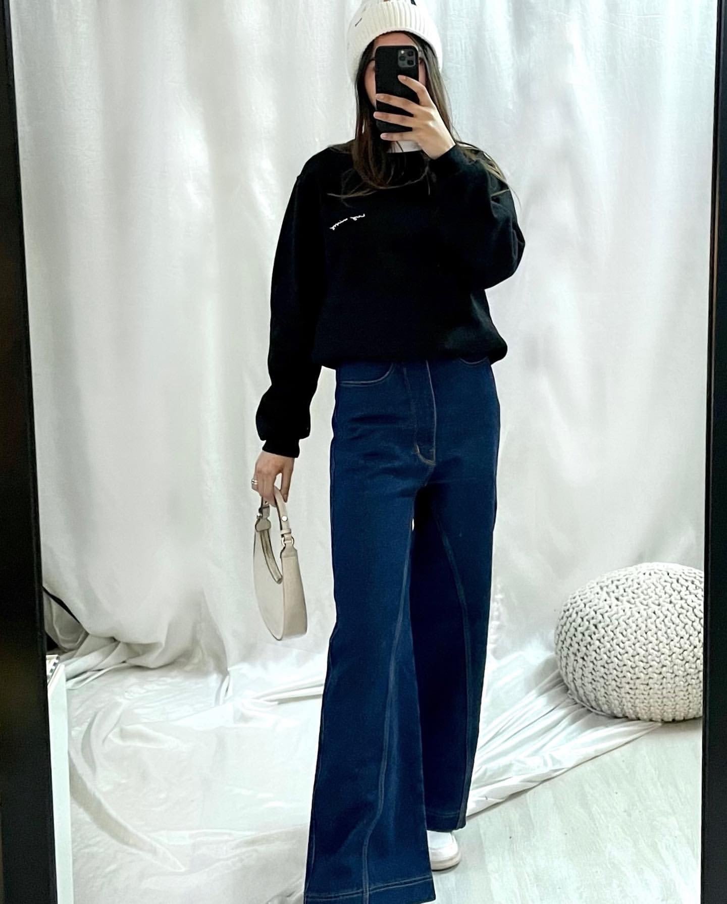 BLACK SWEATSHIRT WITH HEY MISSY LOGO