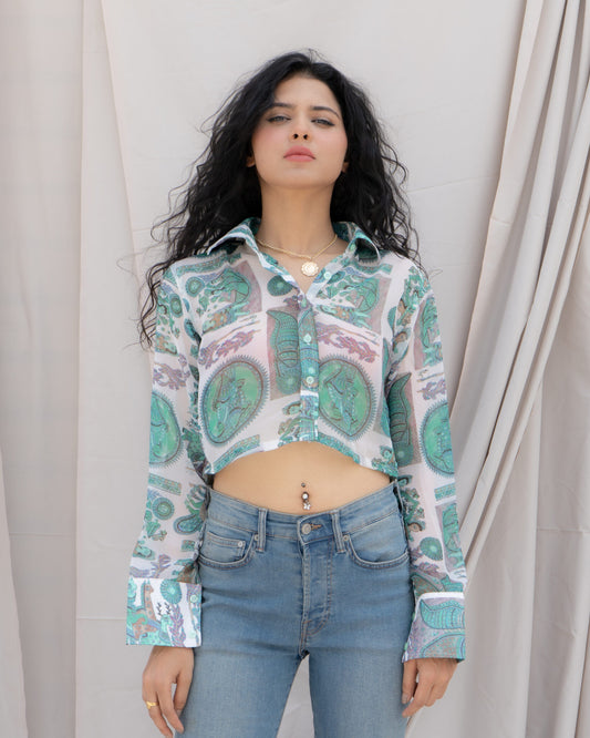 FIGURE PRINT CROP SHIRT