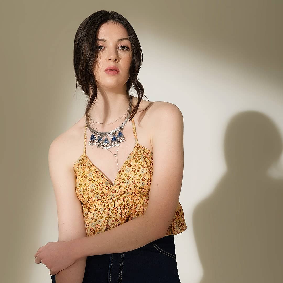 Daleyza Ditsy Print Crop Top with Shells | Summer Floral Top