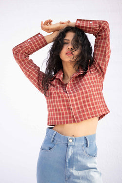 CLASSIC CROP SHIRT IN RED CHECKS
