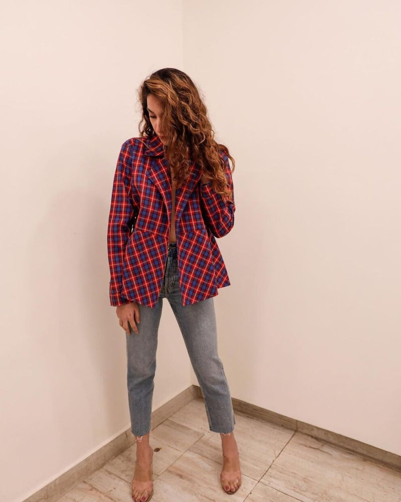 JACKET WITH FRONT TIE-UP IN RED CHECKS